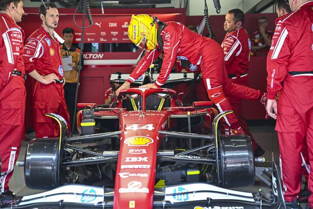 法拉利轻取雷诺车队，皮亚斯特里带队取胜