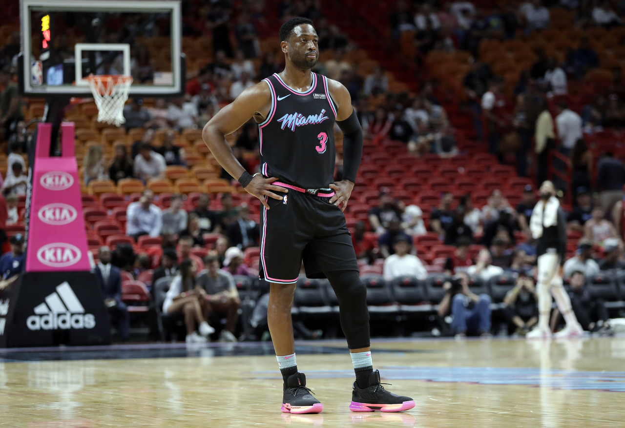 热火球员韦德表现神勇，率队赢得关键胜利