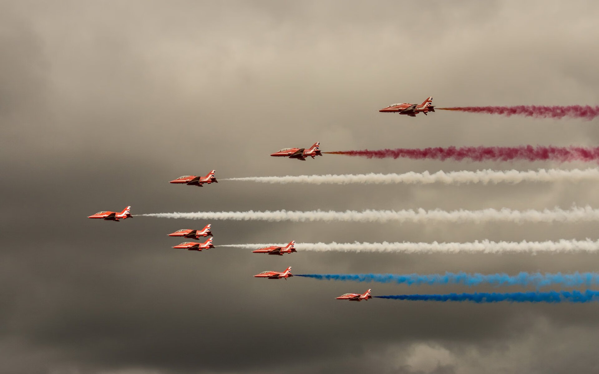 爱游戏-敌阵中的灯塔，法比尼奥惊艳全场，却照亮了阿森纳的晋级之路